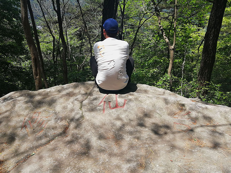 登山虽然很累，但是在过程中格瑞乐小伙伴一起交流工作中、生活中的经验及一些趣事，其乐融融的氛围让登山之行变得不是那么乏味。