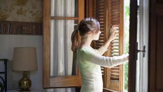 温度,室内,开窗通风,温度,甲醛释放,冬天,冬季,地暖,空调,甲醛,除甲醛,甲醛治理,武汉除甲醛,武汉甲醛检测,甲醛检测,夏季,环境污染,雾霾,冬季室内甲醛更容易超标,怎么除甲醛?